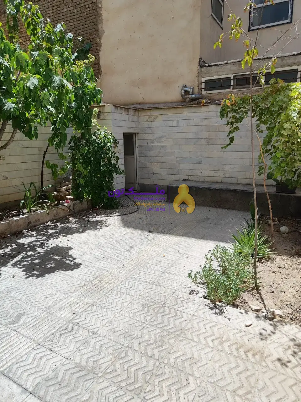 کلنگی ۱۲۵ متر در افسریه