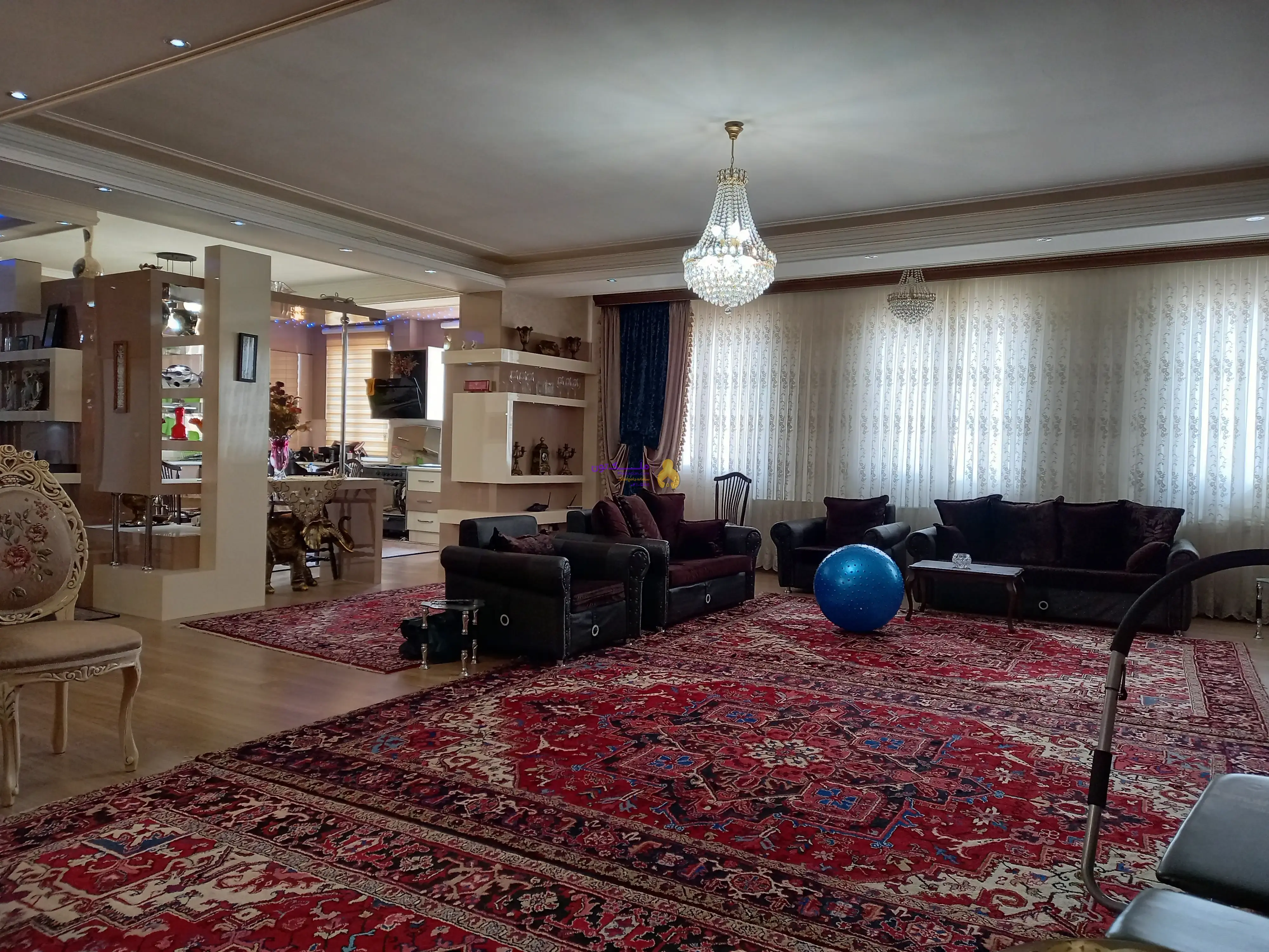 فروش آپارتمان ۲۰۶متر دونبش سه خوابه مستردار ولیعصرجنوبی