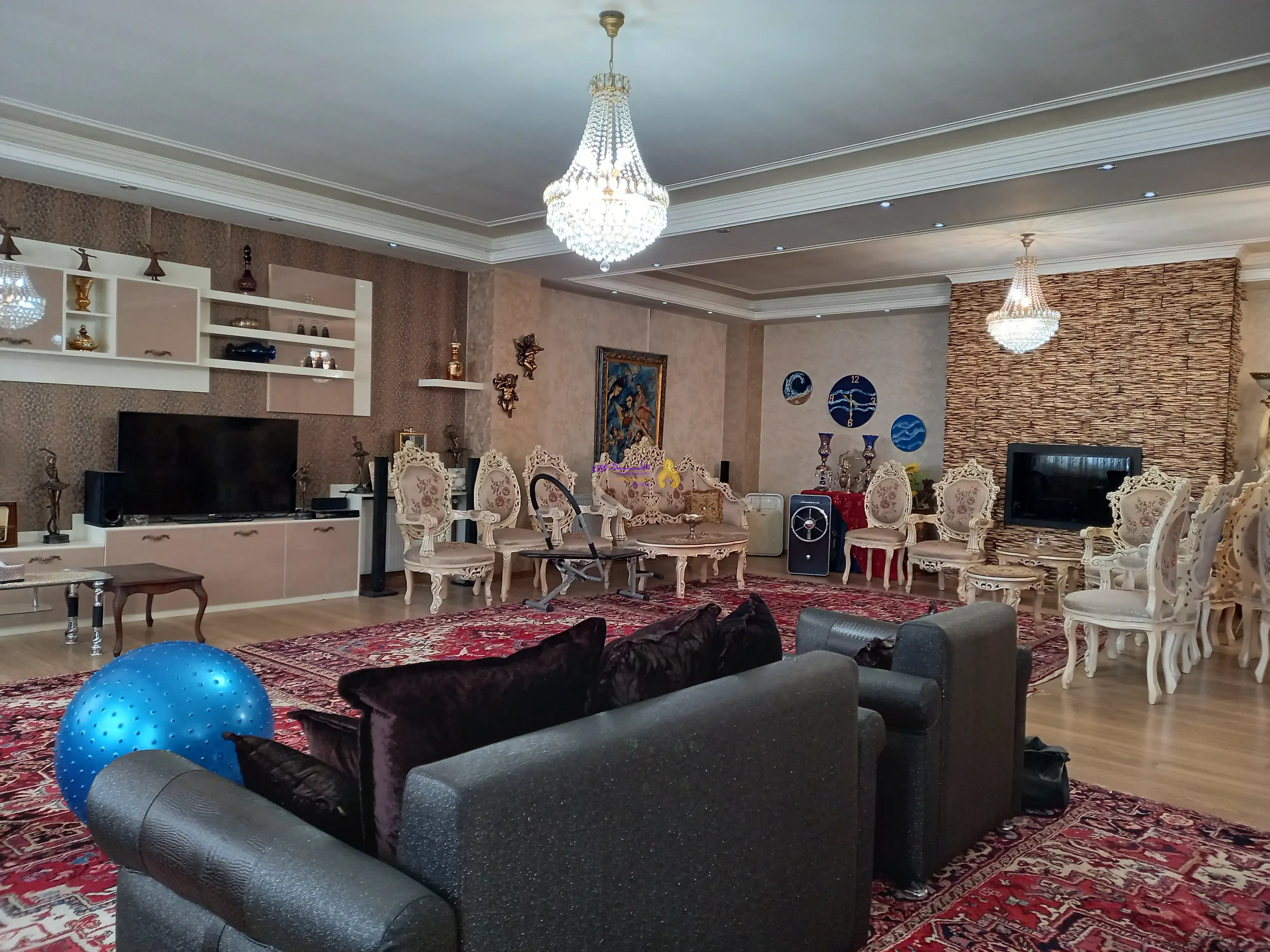 فروش آپارتمان ۲۰۶متر دونبش سه خوابه مستردار ولیعصرجنوبی